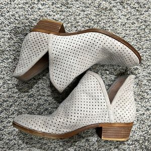 Lucky Brand 7.5 tan booties